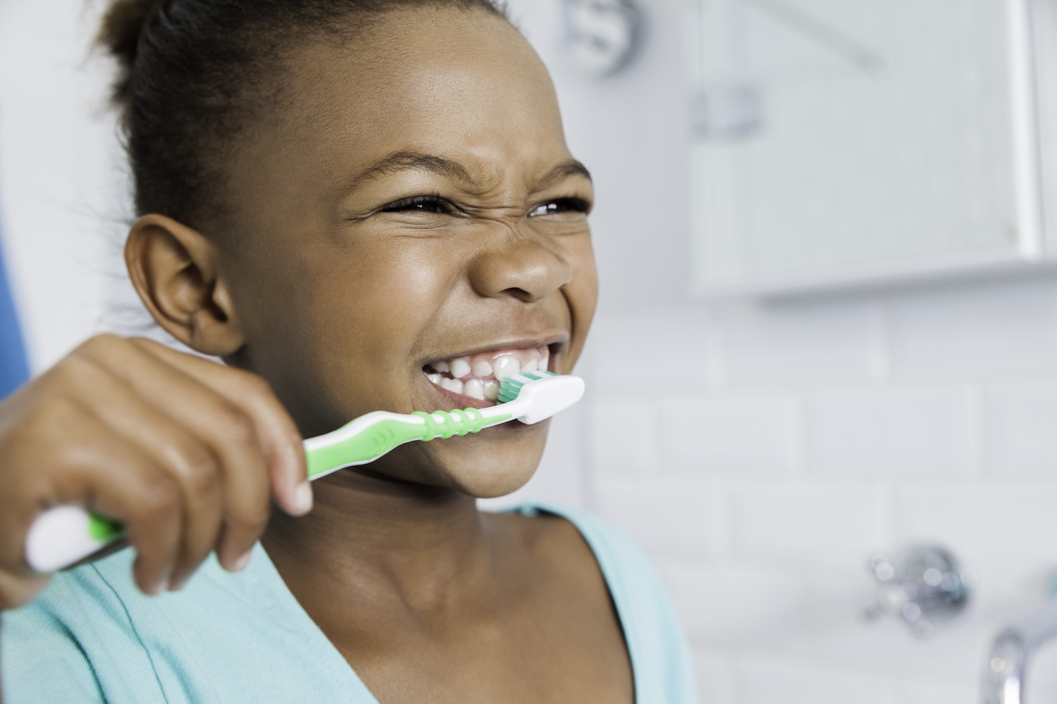 how long should my child brush their teeth, two-minute rule, children's dental health, brushing tips, CarolinasDentist